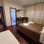 4 quartos, 4 banheiros, 150m da Rua Coberta